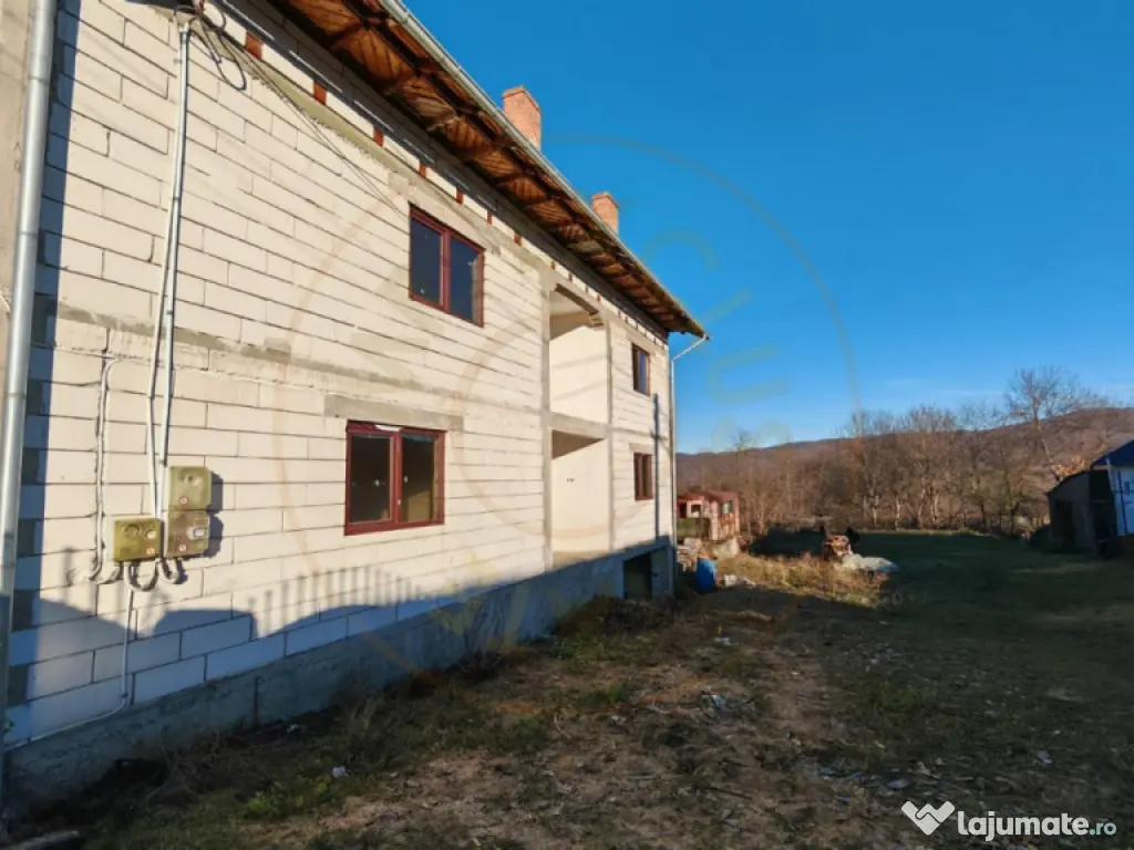 Casa generoasa cu teren de 1186 mp intravilan-Retevoiesti -P 