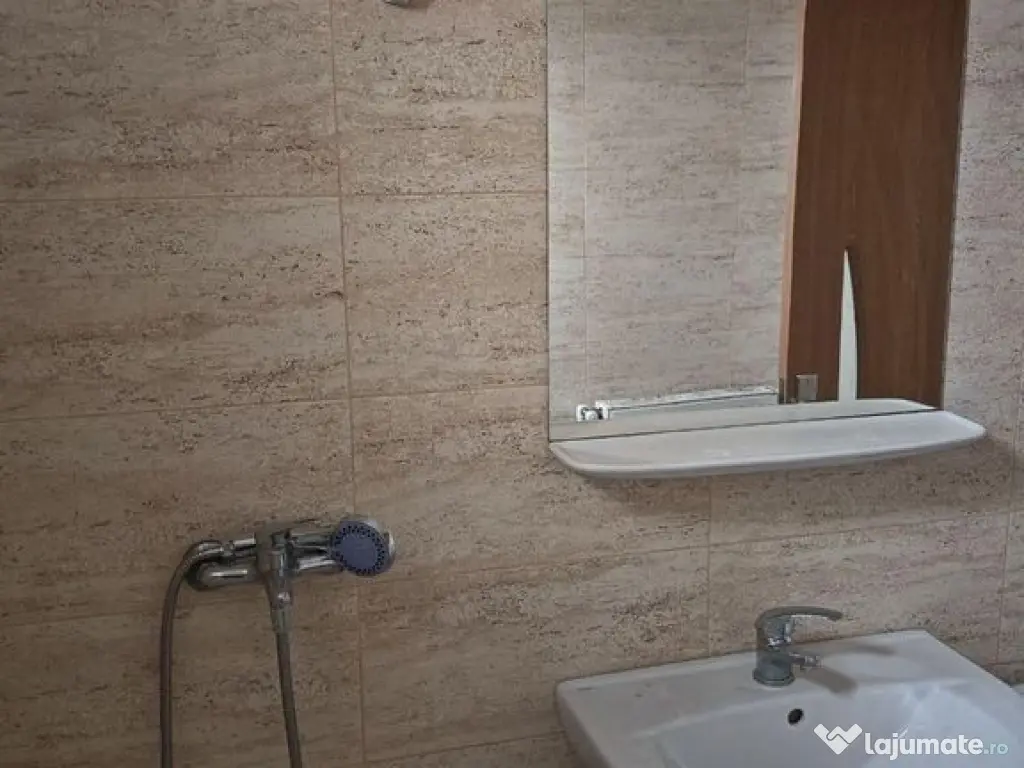 APARTAMENT 3 CAMERE DECOMANDAT ZONA PENINSULA/ PIATA OVIDIU 