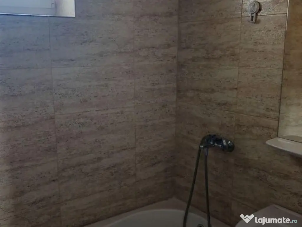 APARTAMENT 3 CAMERE DECOMANDAT ZONA PENINSULA/ PIATA OVIDIU 