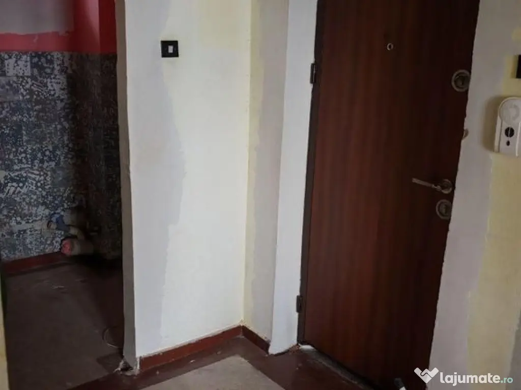 APARTAMENT 3 CAMERE DECOMANDAT ZONA PENINSULA/ PIATA OVIDIU 