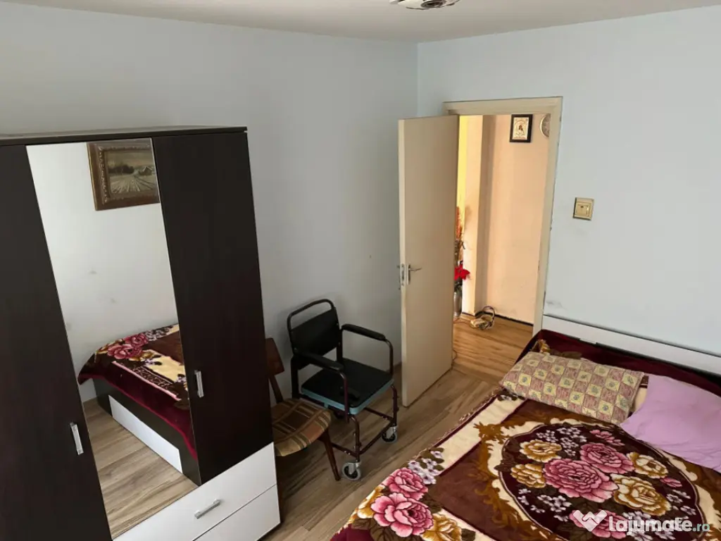 Apartament cu 3 camere de vanzare, situat in zona Inel 2 - G