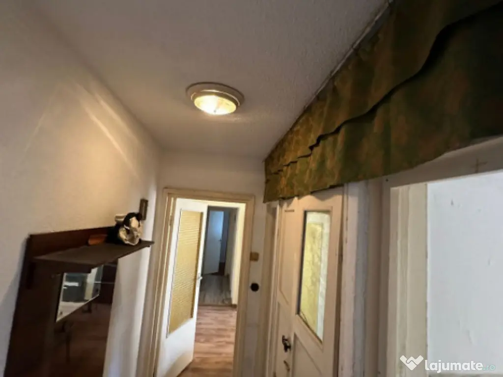 Apartament cu 3 camere de vanzare, situat in zona Inel 2 - G