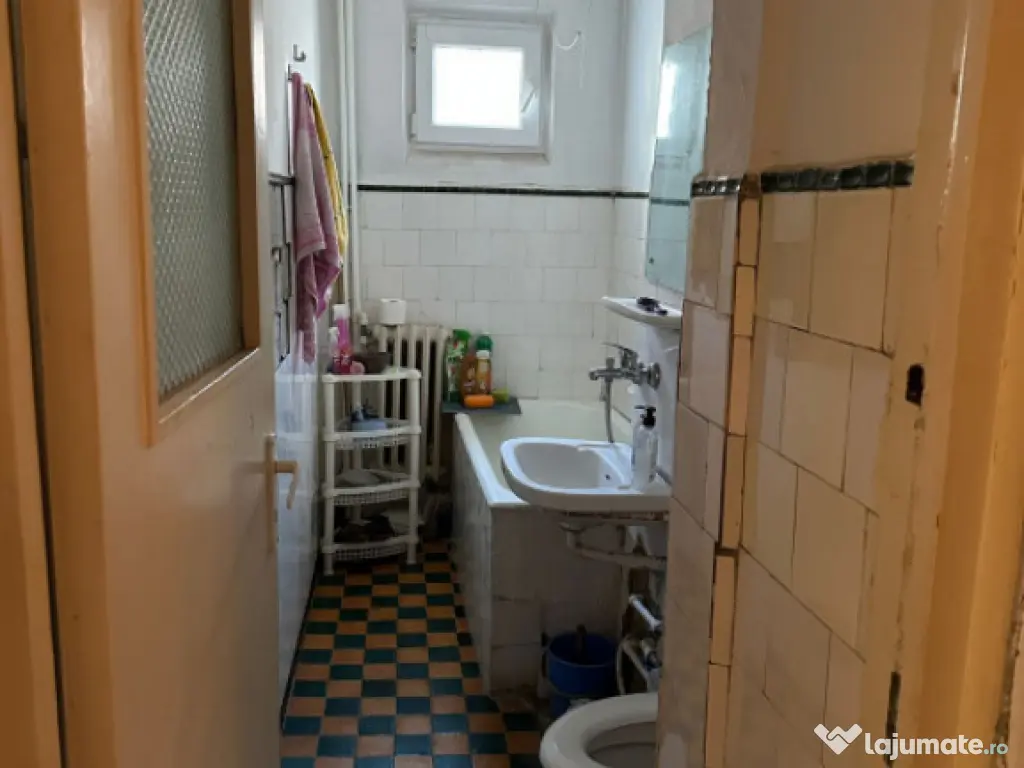 Apartament cu 3 camere de vanzare, situat in zona Inel 2 - G