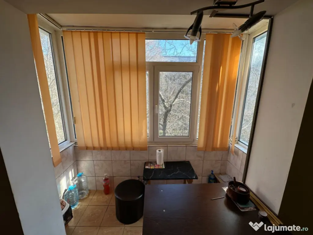 Apartament cu 3 camere de vanzare, situat in zona Inel 2 - G