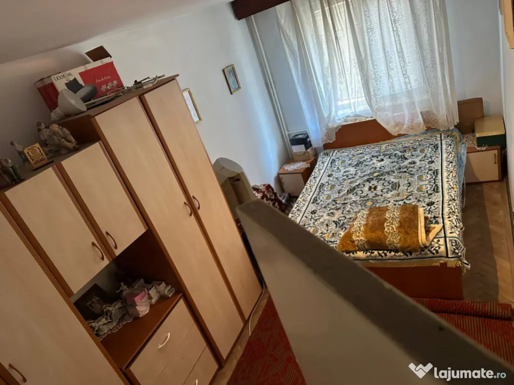 Apartament cu 3 camere de vanzare, situat in zona Inel 2 - G