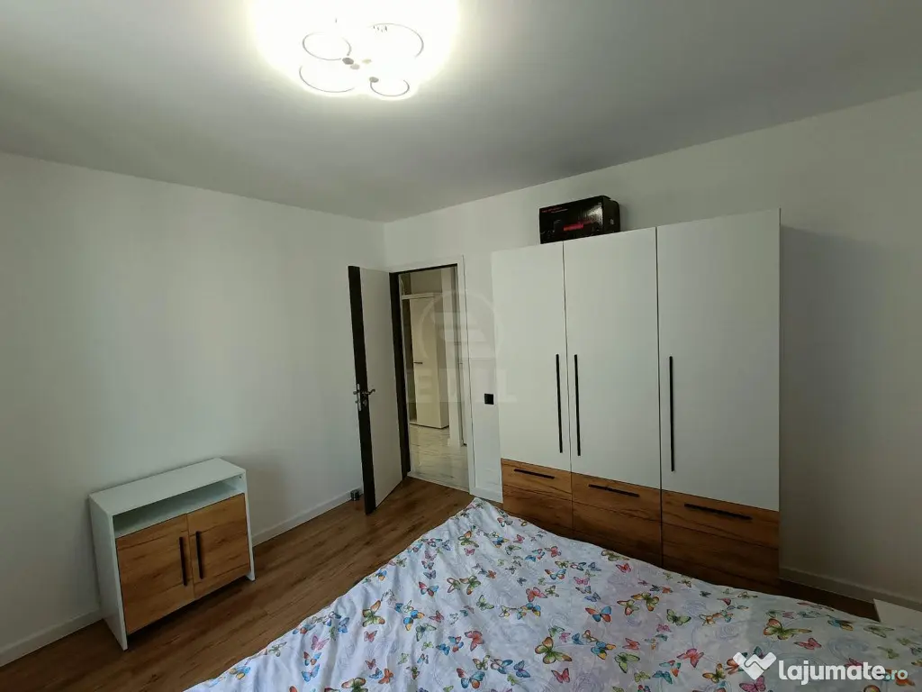 Apartament 3 camere,zona Razoare 