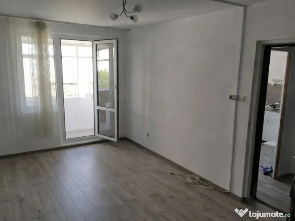 Garsoniera decomandata 33 mp Astra 