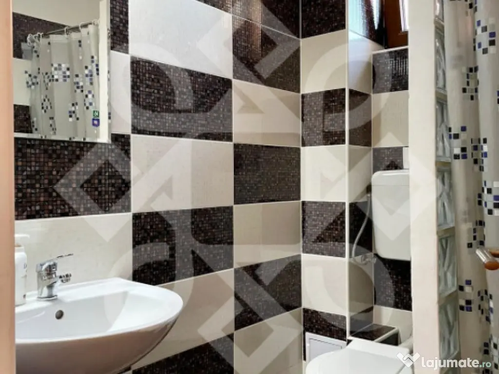 Pensiune cu 7 camere de vanzare in Baile 1 Mai 