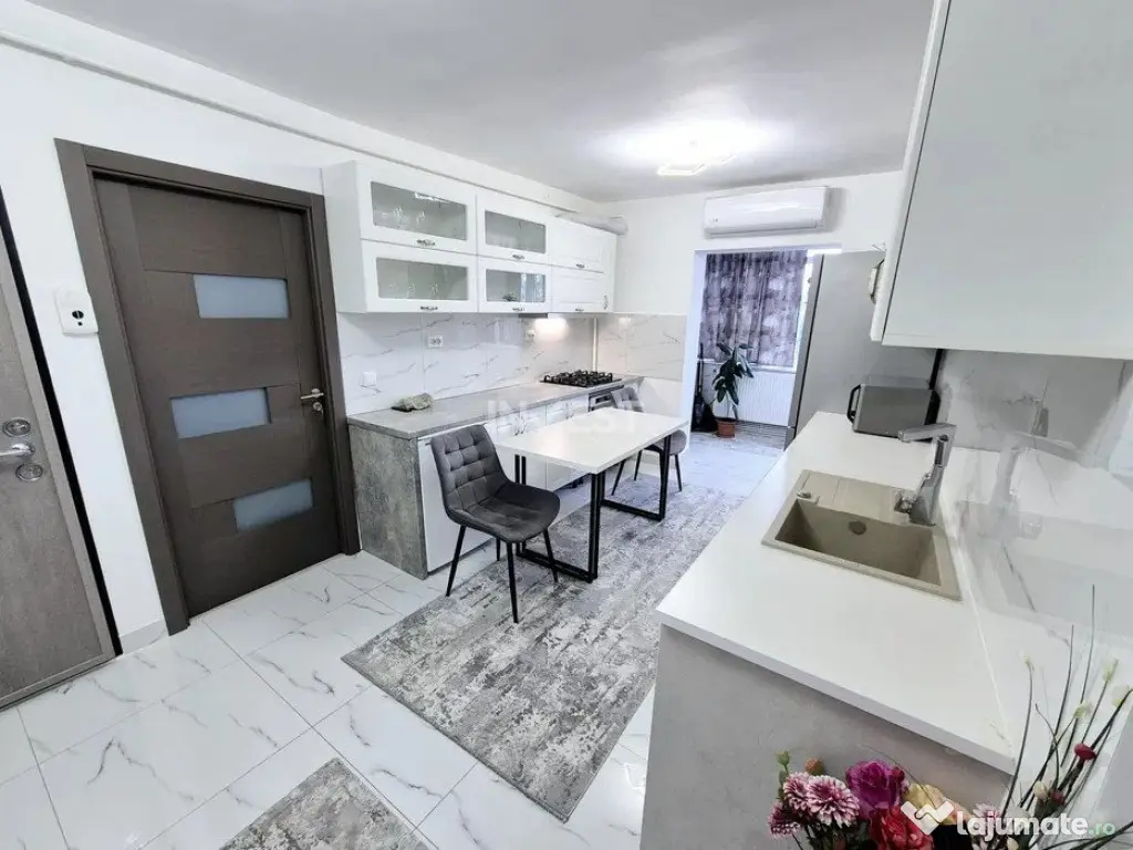 Apartament 3 camere decomandat, finisaje moderne, balcon ?? 