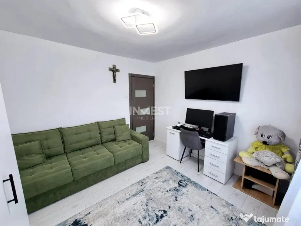 Apartament 3 camere decomandat, finisaje moderne, balcon ?? 