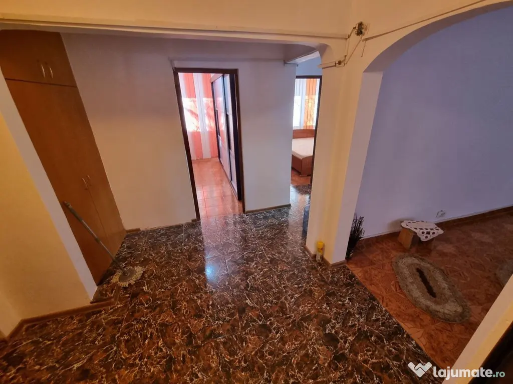 Apartament decomandat 3 camere ,zona CET 