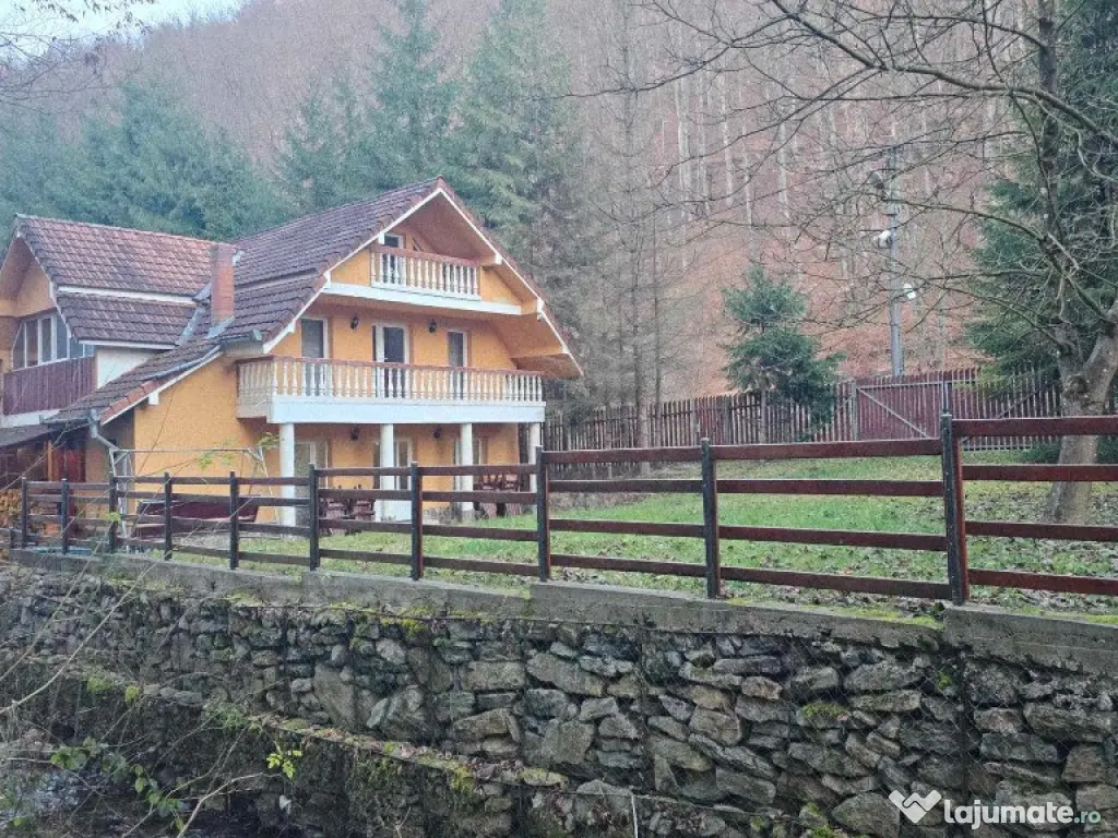 Casa/Pensiune,doua imobile „intr-unul singur” de vanzare, Valea Bratcu 