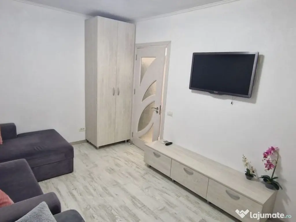 Faleza Nord garsoniera decomandata de inchiriat pe termen... 