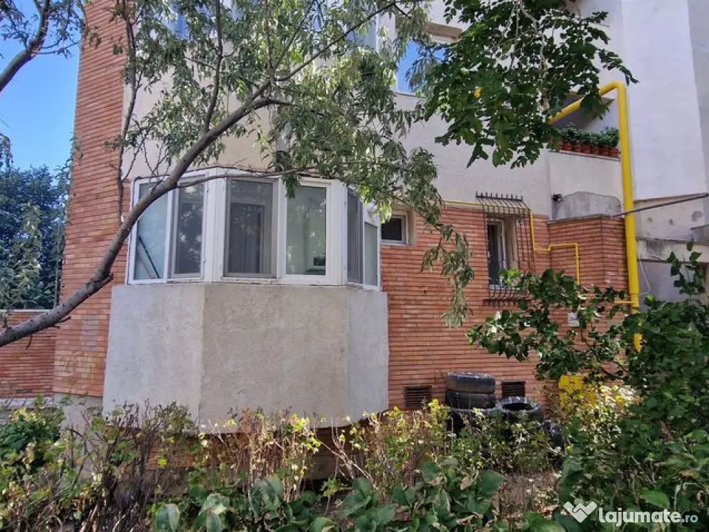 Faleza Nord garsoniera decomandata de inchiriat pe termen... 