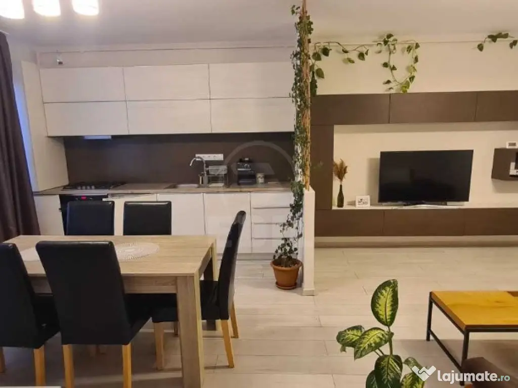 Apartament 3 camere semidecomandat zona Sub Cetate COMISION 0