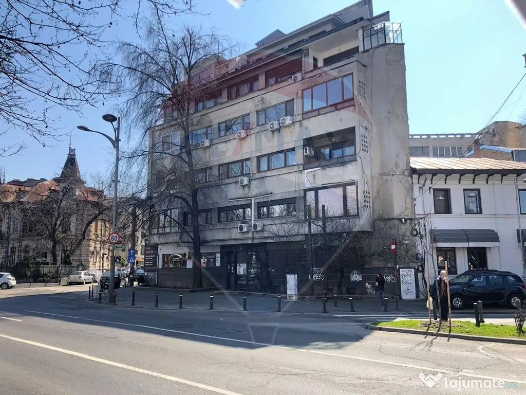 Apartament cu 4 camere nemobilat in P-ta Victoriei langa ... 