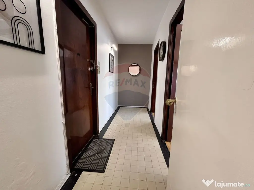 Apartament cu 4 camere nemobilat in P-ta Victoriei langa ... 