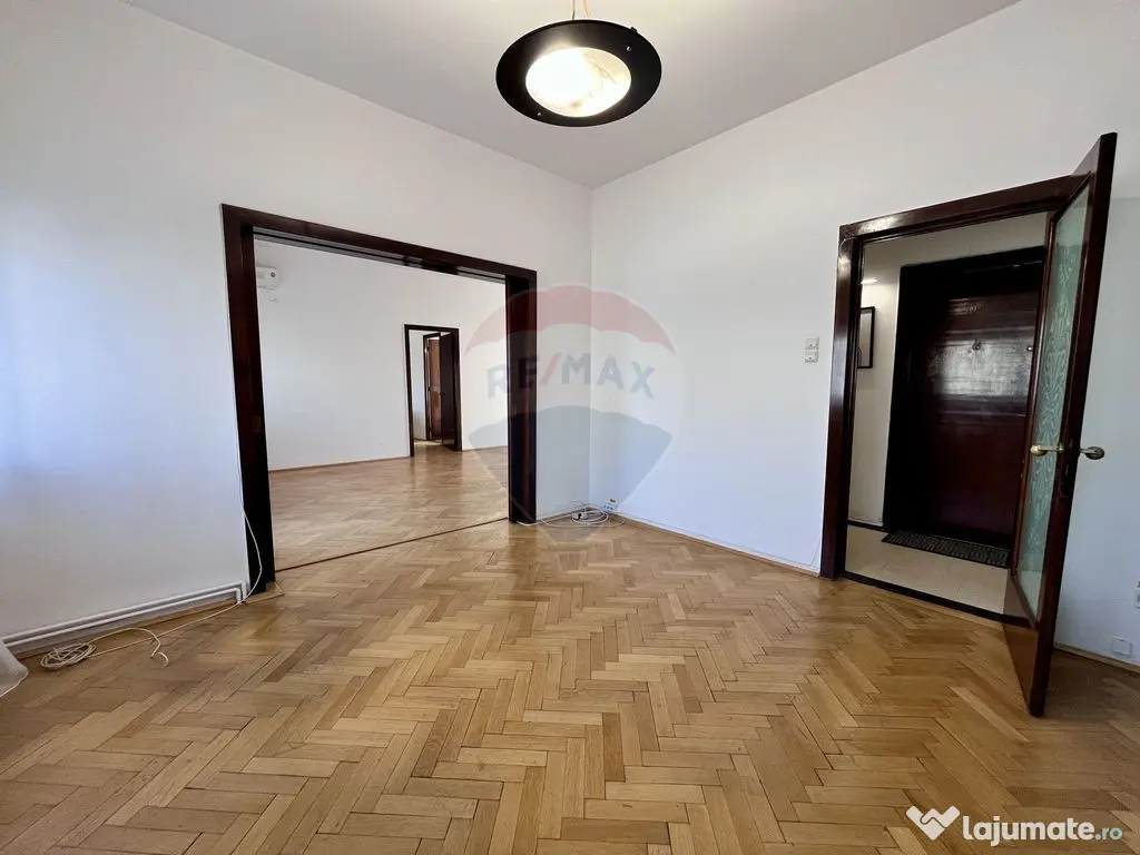 Apartament cu 4 camere nemobilat in P-ta Victoriei langa ... 