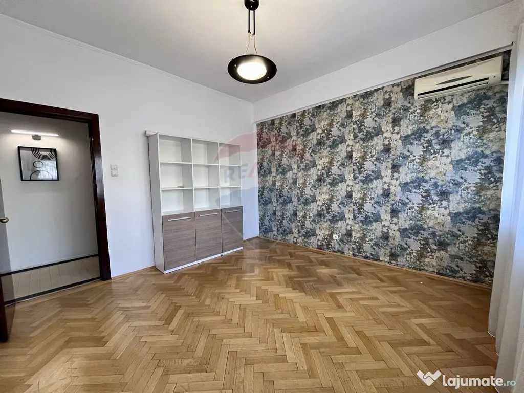 Apartament cu 4 camere nemobilat in P-ta Victoriei langa ... 