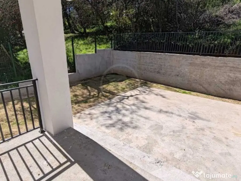 Duplex modern cu 4 camere și terasă, zonă verde – Tăuți 
