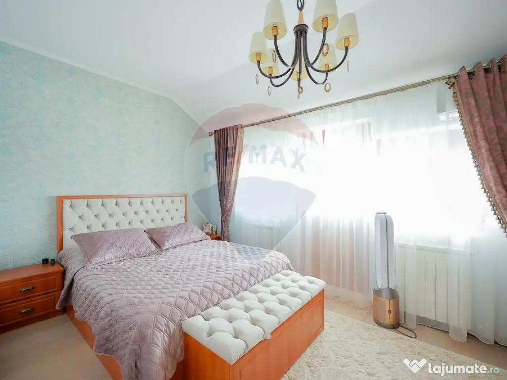 Casă de vânzare cu 4 camere în cartierul Beverly Hills...