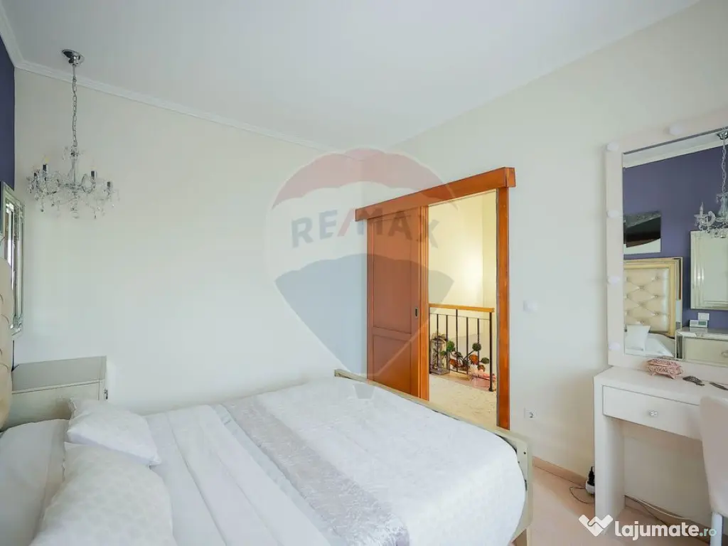 Casă de vânzare cu 4 camere în cartierul Beverly Hills...