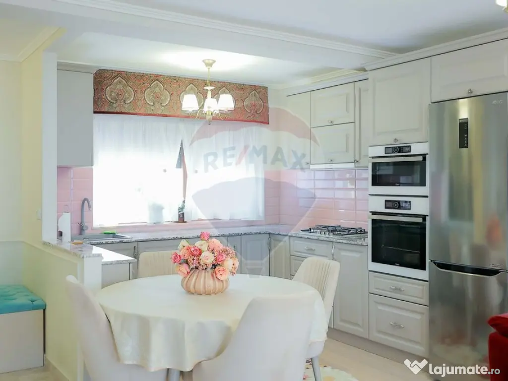 Casă de vânzare cu 4 camere în cartierul Beverly Hills...