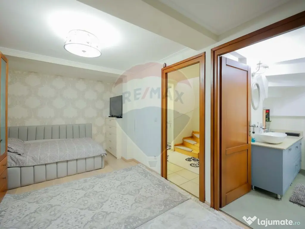 Casă de vânzare cu 4 camere în cartierul Beverly Hills...