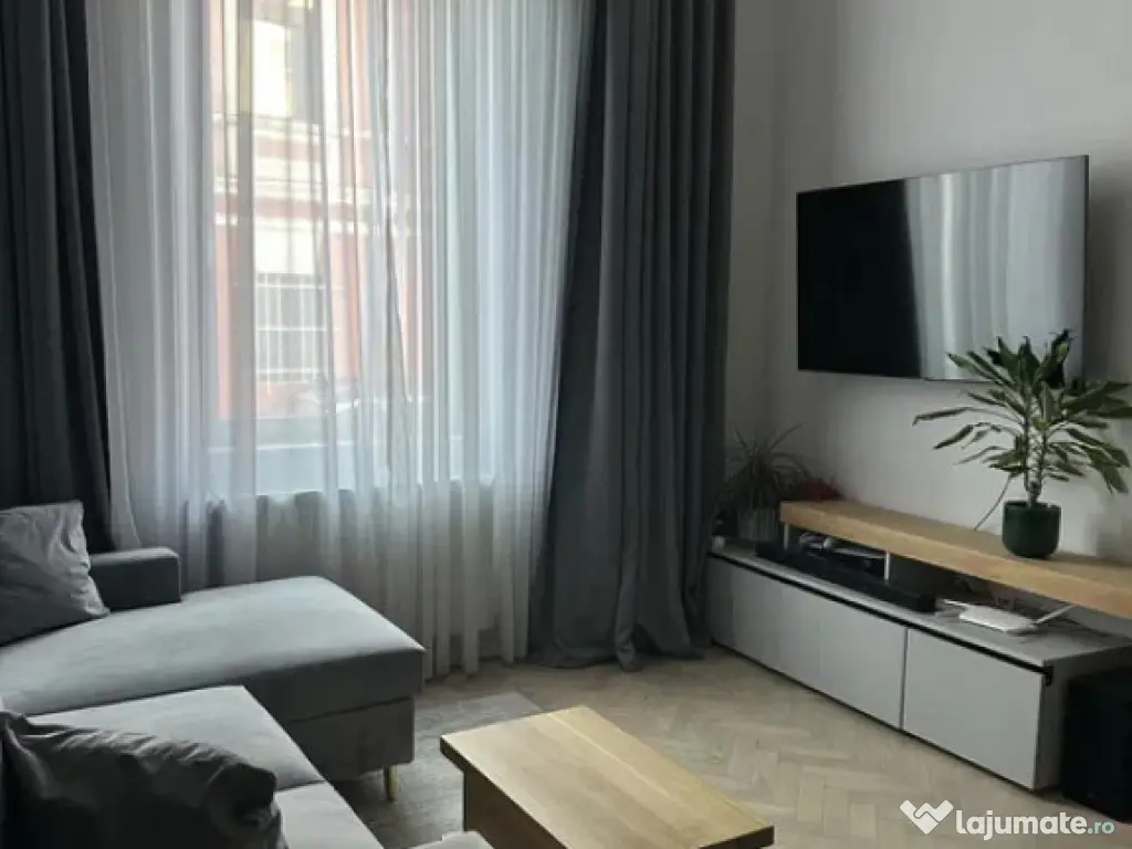 Apartament cu 2 camere si curte la casa in centrul Brasovulu