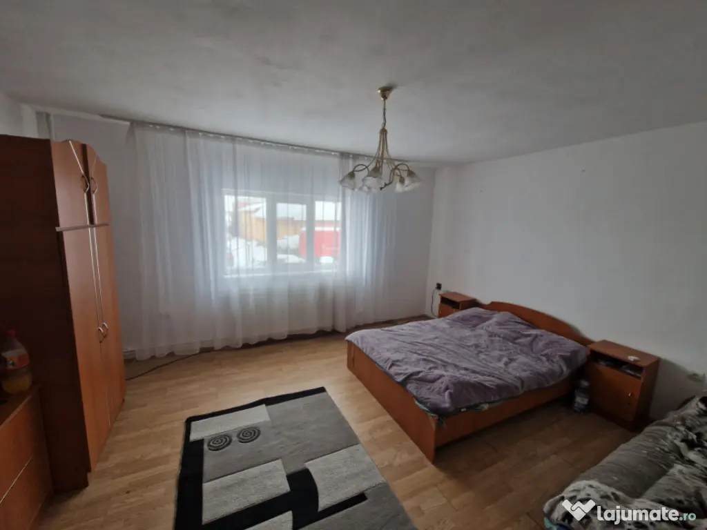Casă spațioasă în comuna Recea, într-o zonă liniștit? 