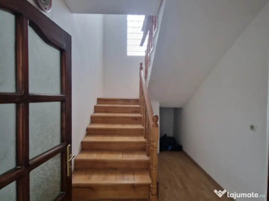 Casă spațioasă în comuna Recea, într-o zonă liniștit? 