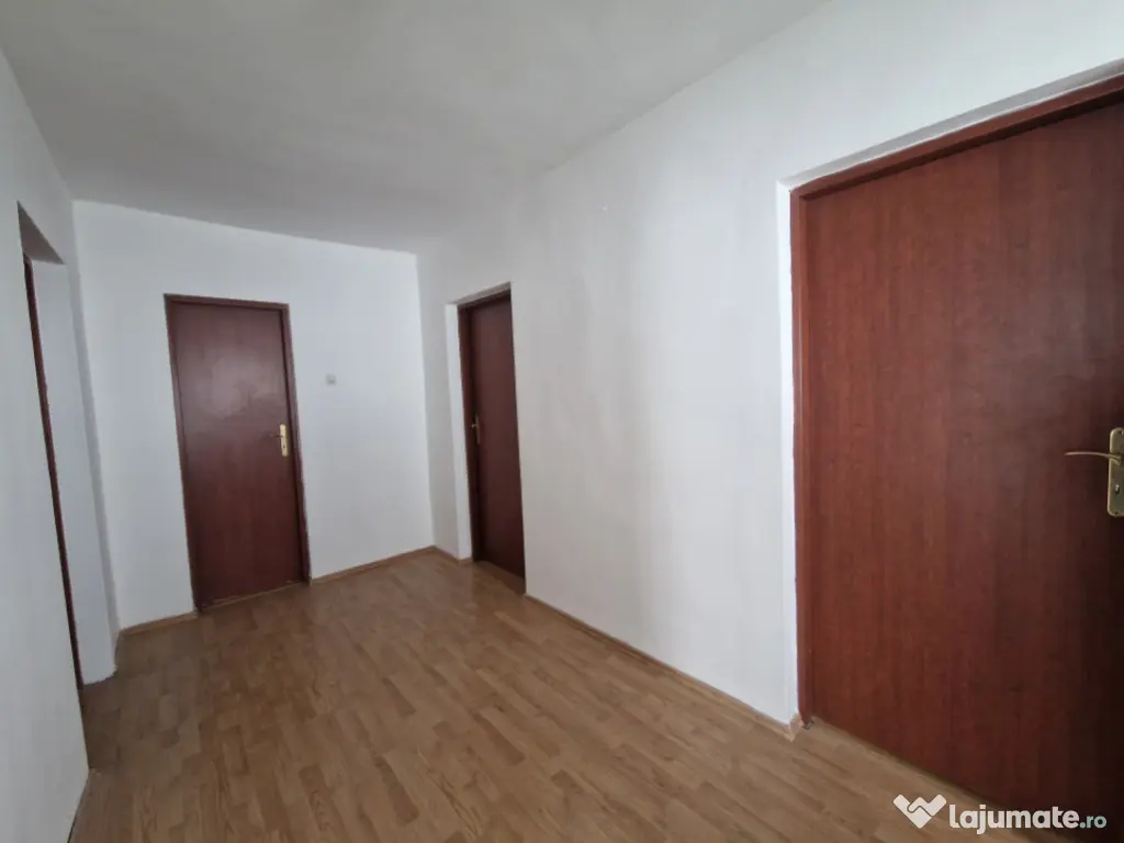 Casă spațioasă în comuna Recea, într-o zonă liniștit? 