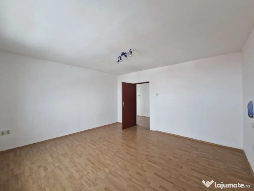 Casă spațioasă în comuna Recea, într-o zonă liniștit? 