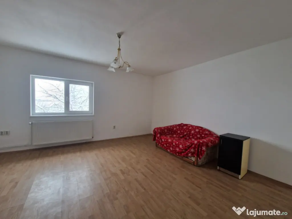 Casă spațioasă în comuna Recea, într-o zonă liniștit? 