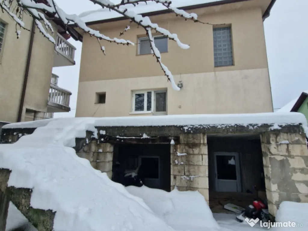 Casă spațioasă în comuna Recea, într-o zonă liniștit? 