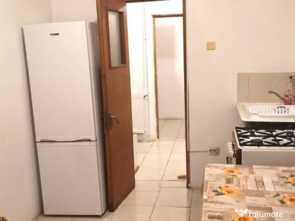 Inchiriez apartament cu 1 camera la curte, intrare separata 