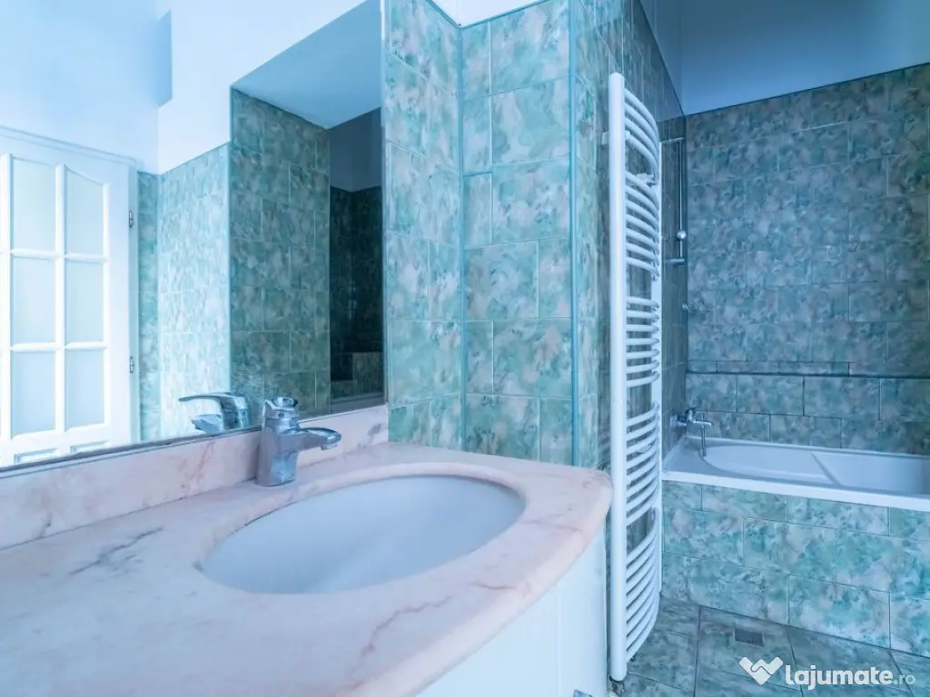 Apartament central la casă, spațios, ideal pentru famil... 