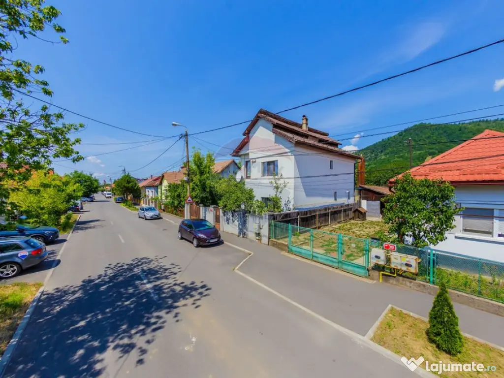 Casă P+1 din cărămidă, 683 mp teren, 4 garaje – Str...