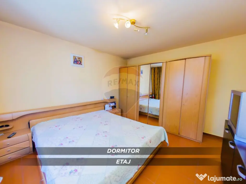 Casă P+1 din cărămidă, 683 mp teren, 4 garaje – Str...