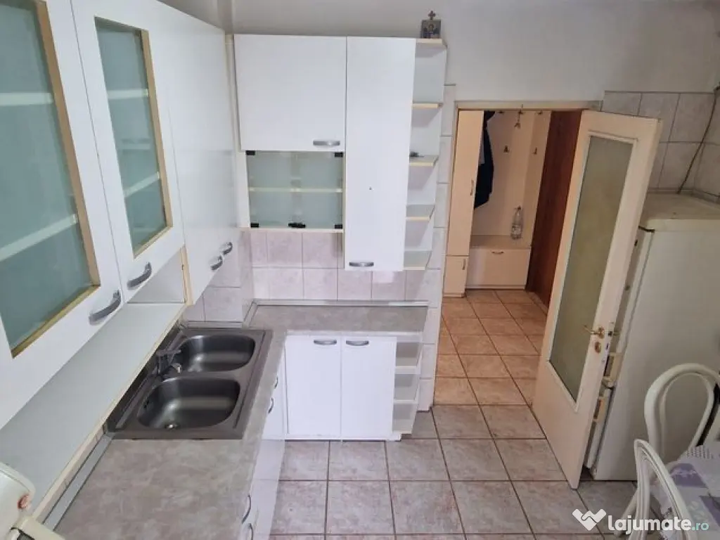 Apartament doua camere decomandate, zona gara. 