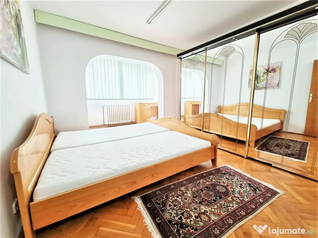 Apartament cu 2 dormitoare si living, 2 bai, zona UMF, Gradi 