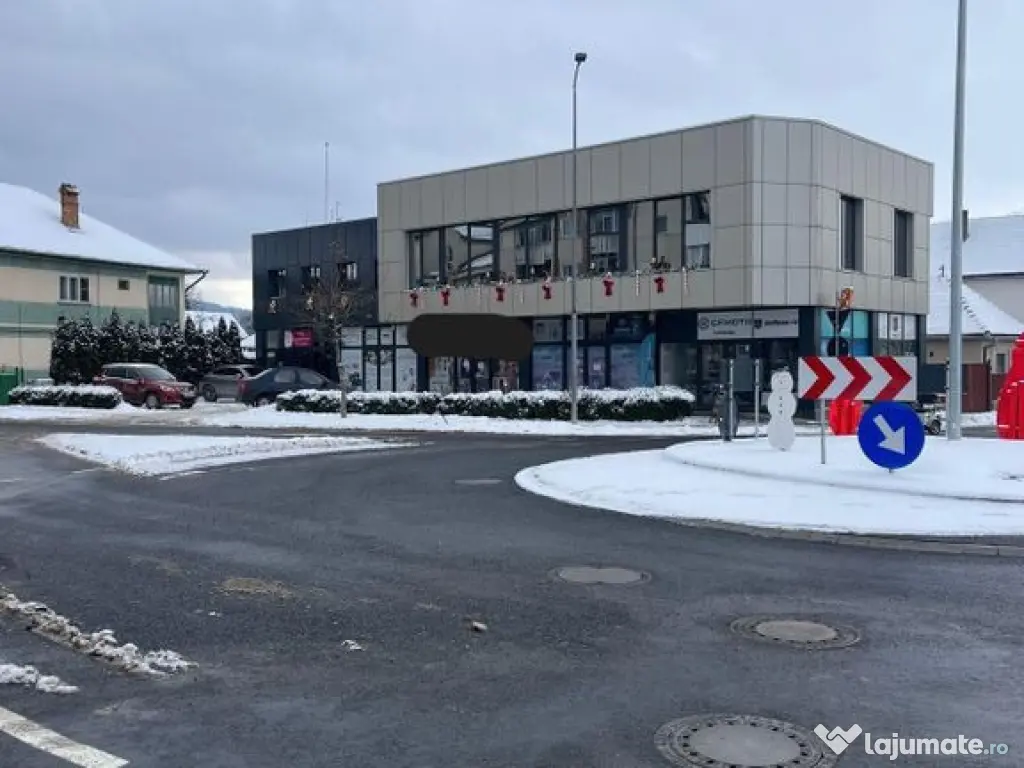 Spațiu comercial spațios, zonă cu vad comercial. 