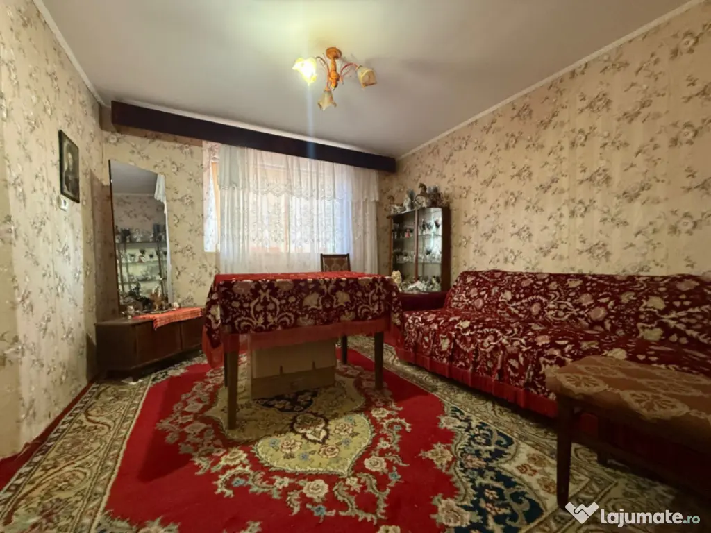 Somova, casa 2 corpuri, teren 4382 mp, garaj