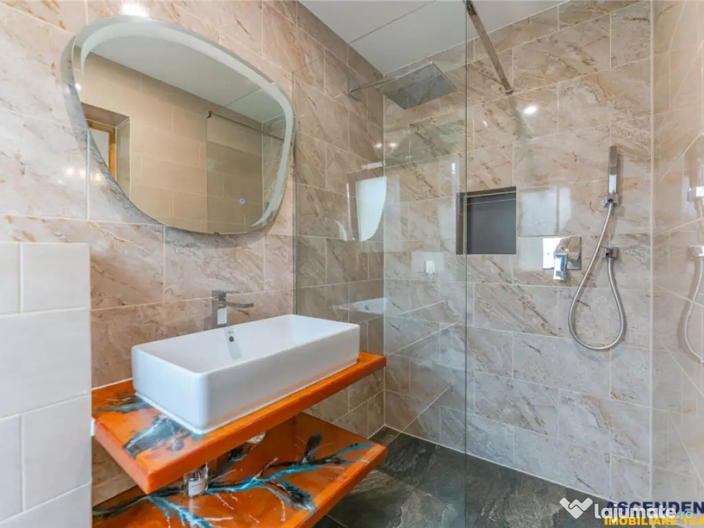 FILM 3D! Vila high tech, cu semineu, jacuzzi, terasa, 10 cam 