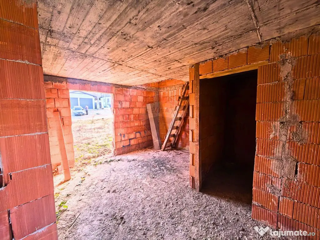 Casă P+M la roșu de vânzare – Tăuții-Măgherăuș 