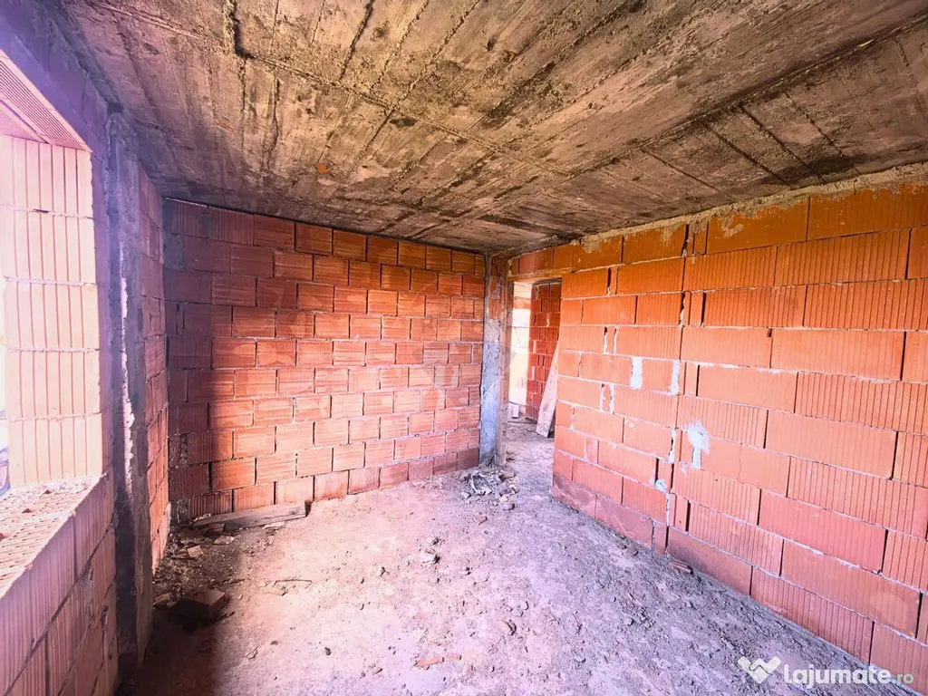 Casă P+M la roșu de vânzare – Tăuții-Măgherăuș 