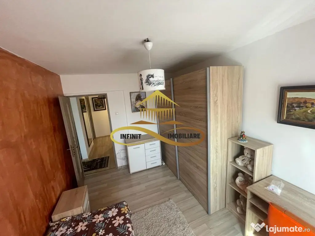 Apartament cu 3 camere decomandate! 