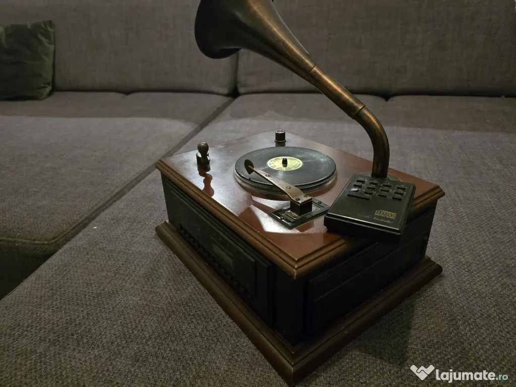 Gramophone vintage, model GMR-1990 