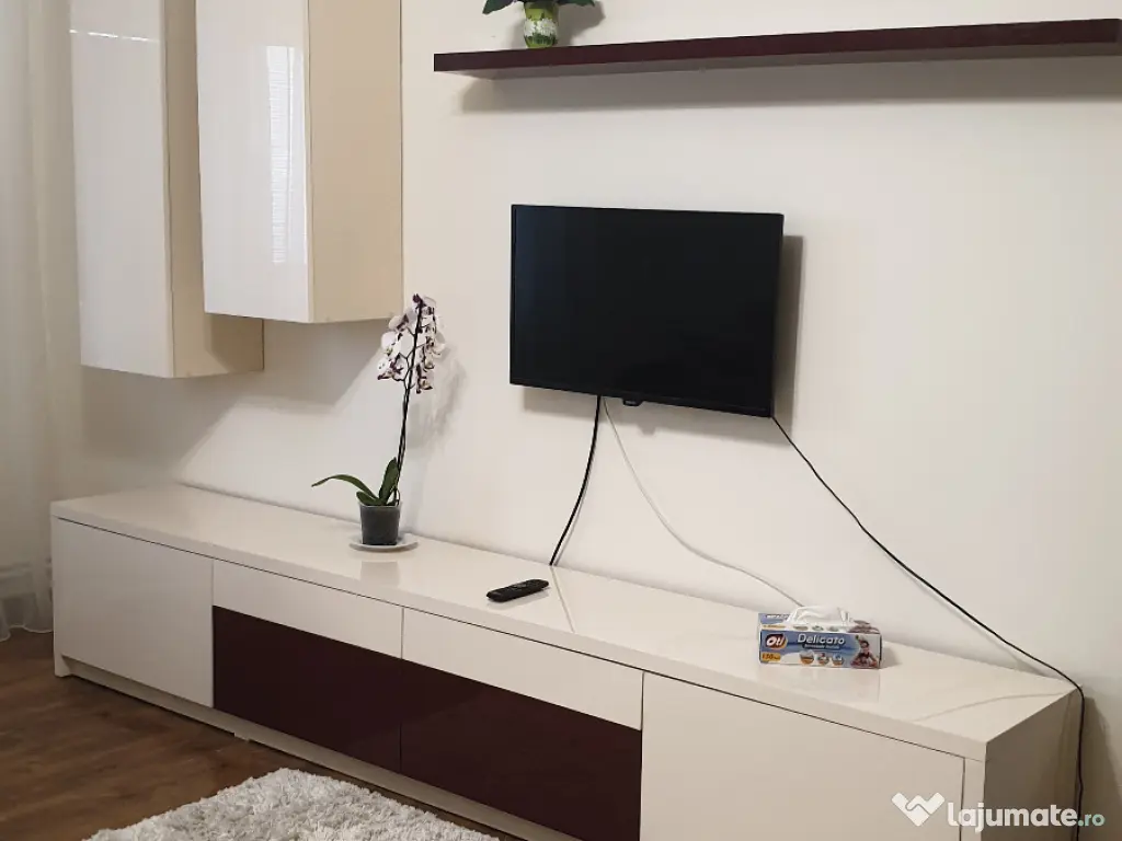 Inchiriez pe termen lung ap 2 cam Faleza Nord 