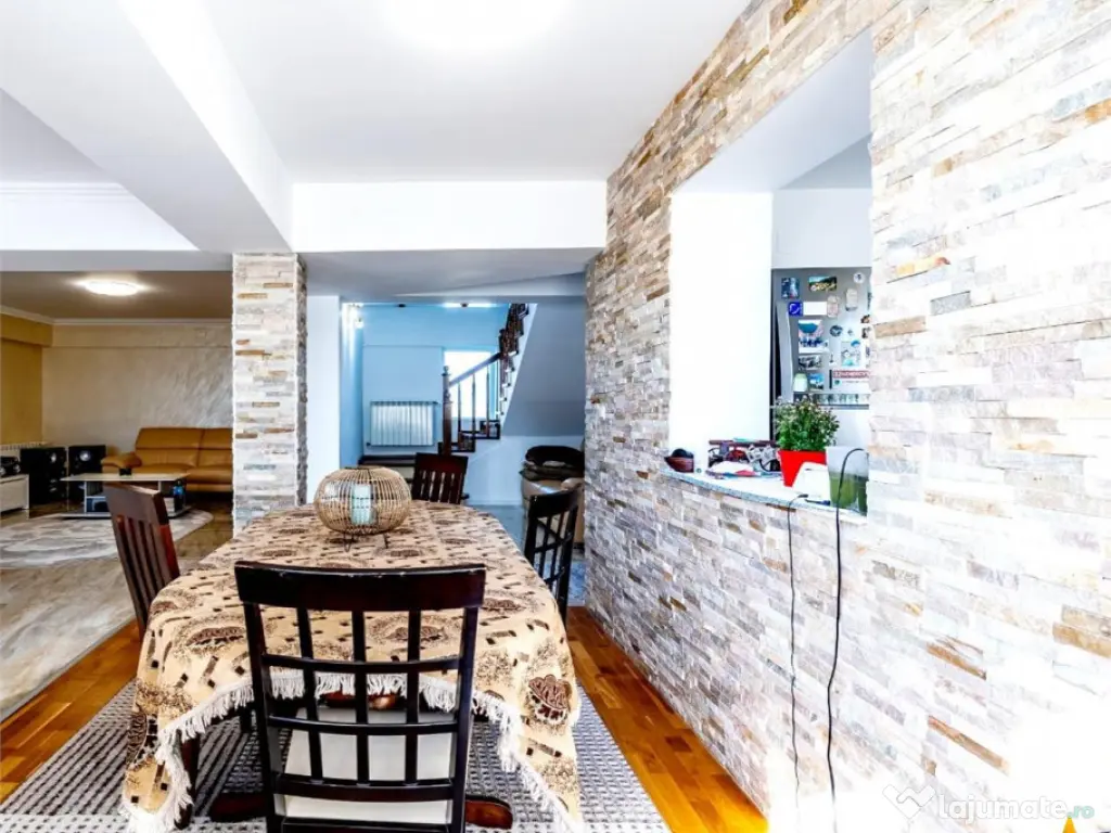 Rezidenta mobilata si echipata, cu lumina naturala, verdeata 